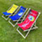 Chaise longue avec imprimé publicitaire