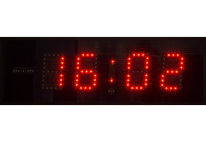 Horloge GPS avec indication de date et de température