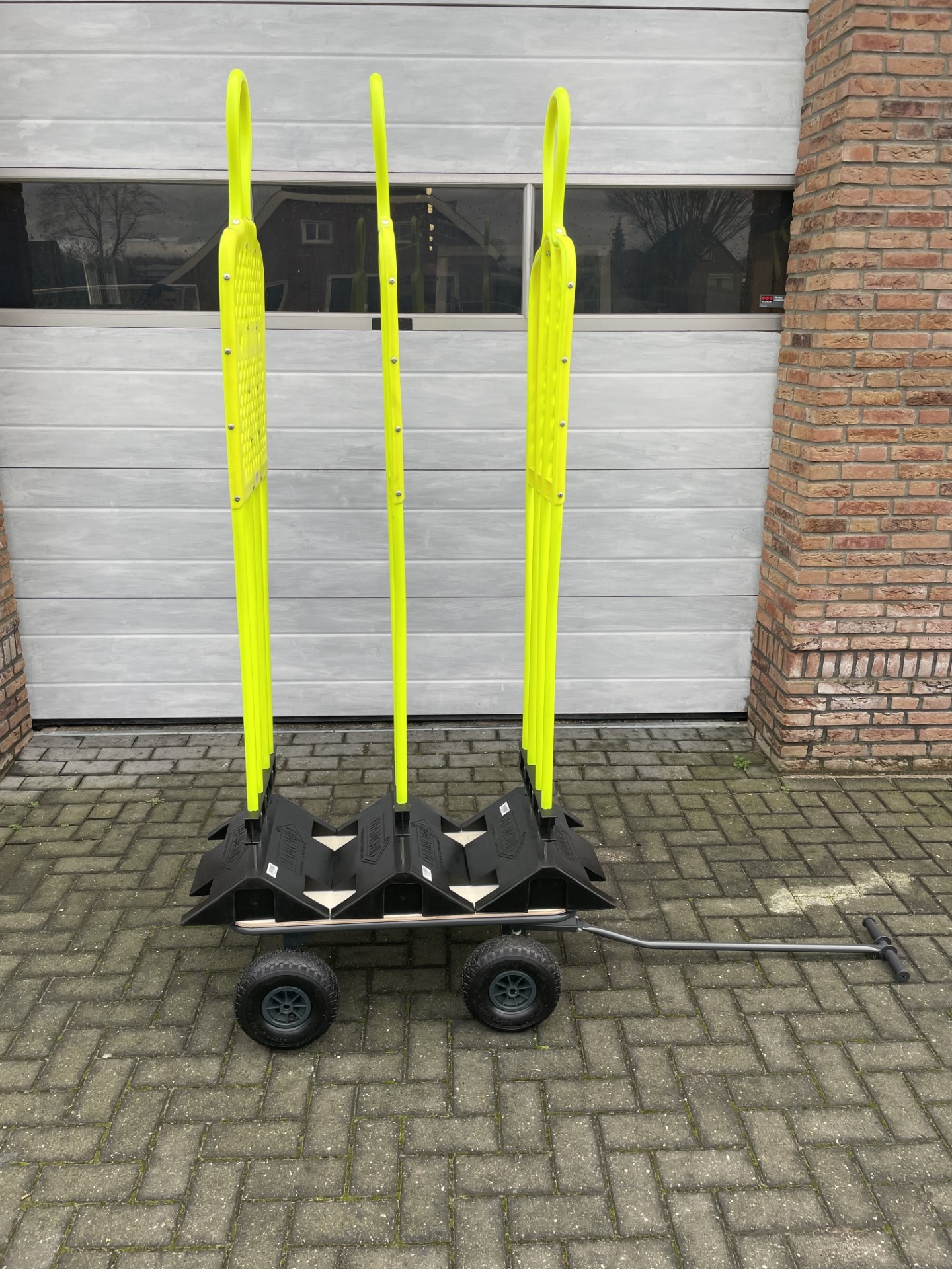 Chariot pour transporter des mannequins de coup franc, des mannequins et des marionnettes aériennes