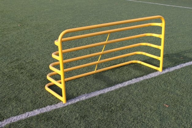 But d'entraînement en acier 150 cm x 75 cm en revêtement jaune