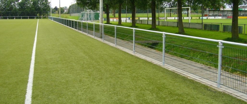 Veldafscheiding voor sportvelden met dubbelstaafmatten