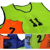 Gilets d'entraînement lot de 12 pièces, numérotés en 7 couleurs et 3 tailles