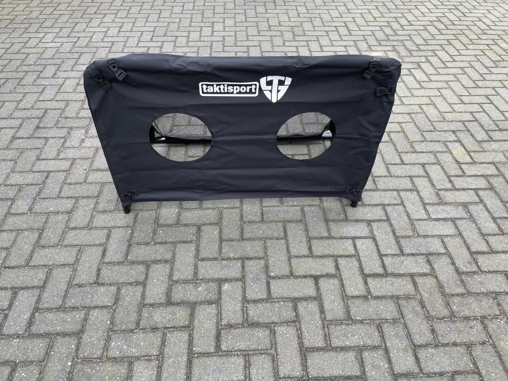 Tuingoal 120cm x 80 cm inclusief doelwand met 2 gaten