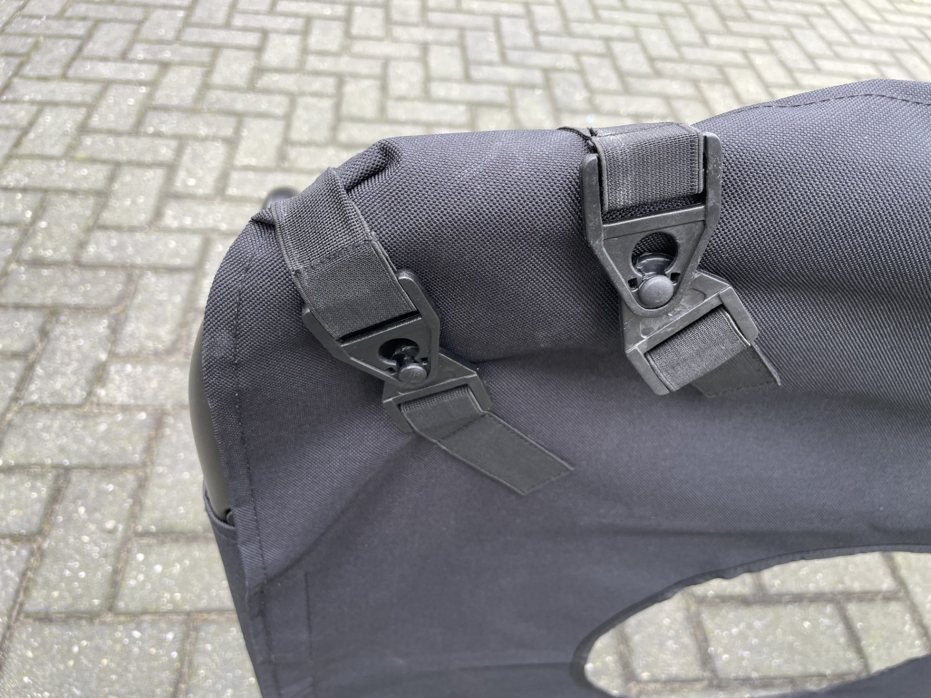 Tuingoal 120cm x 80 cm inclusief doelwand met 2 gaten