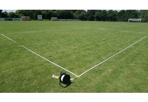 Terrain de jeu flexible marquant l'herbe côtière à 100 mètres