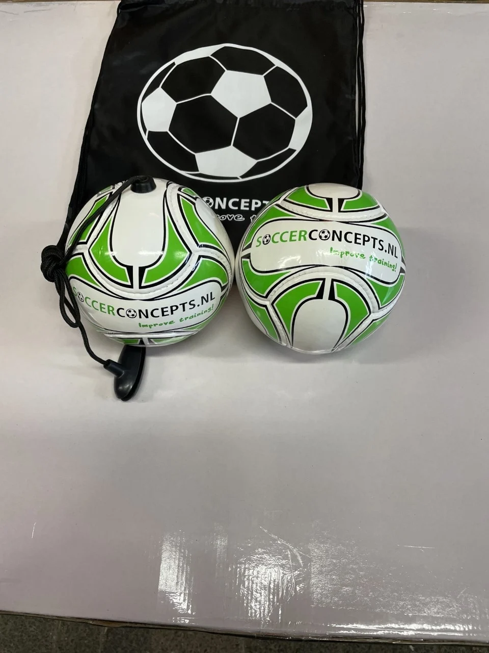 Mini Bal + Mini Soccer Bal aan koord in draagtas