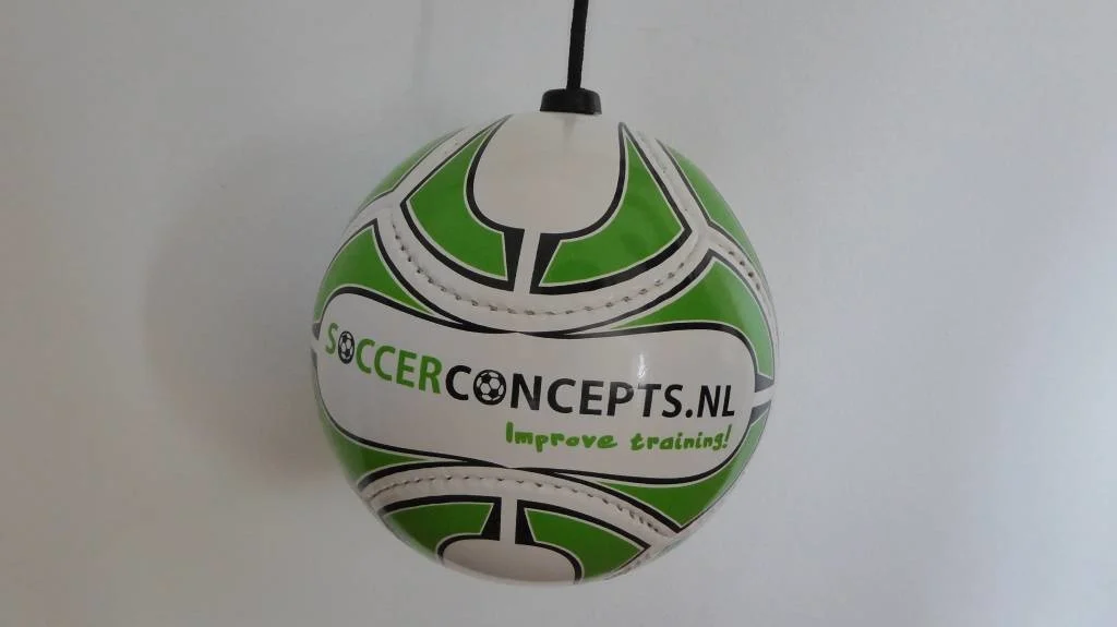 Mini ballon de football: Petit ballon de football (taille 3) sur une corde pour un entraînement sans fin avec sac à dos et pompe