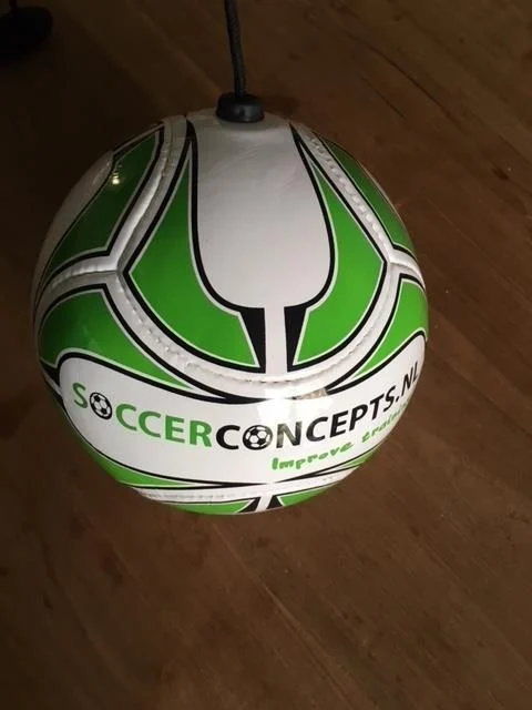 Mini ballon de football: Petit ballon de football (taille 3) sur une corde pour un entraînement sans fin avec sac à dos et pompe