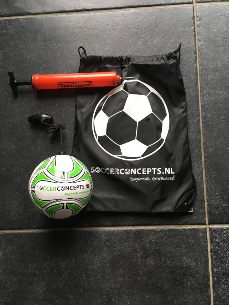 Mini Voetbal Bal: Kleine voetbal aan een koord voor eindeloze training met rugzak en pomp