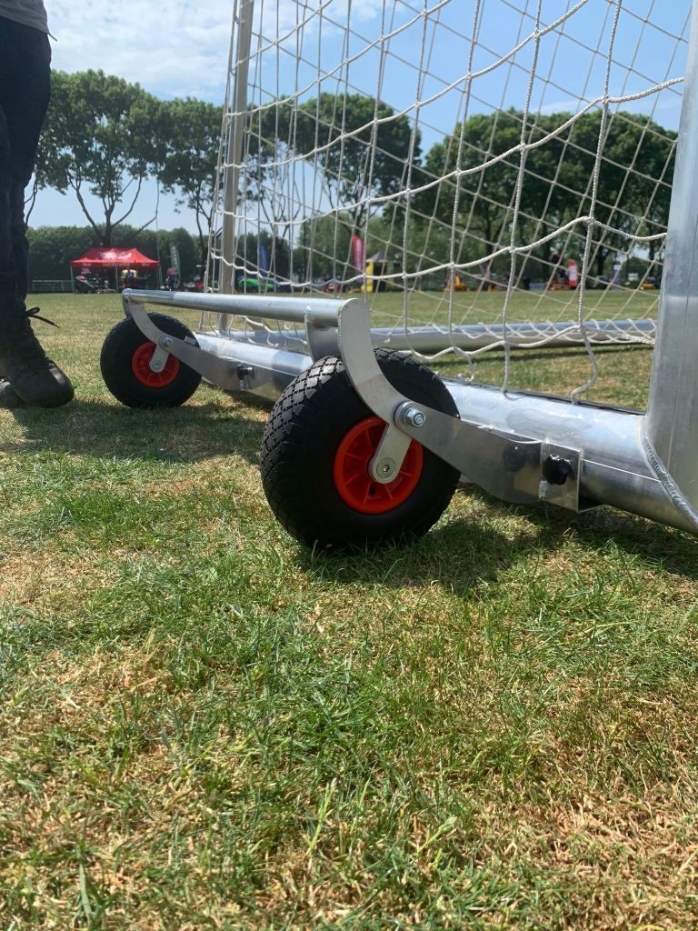 Système de levage de buts pour buts de football