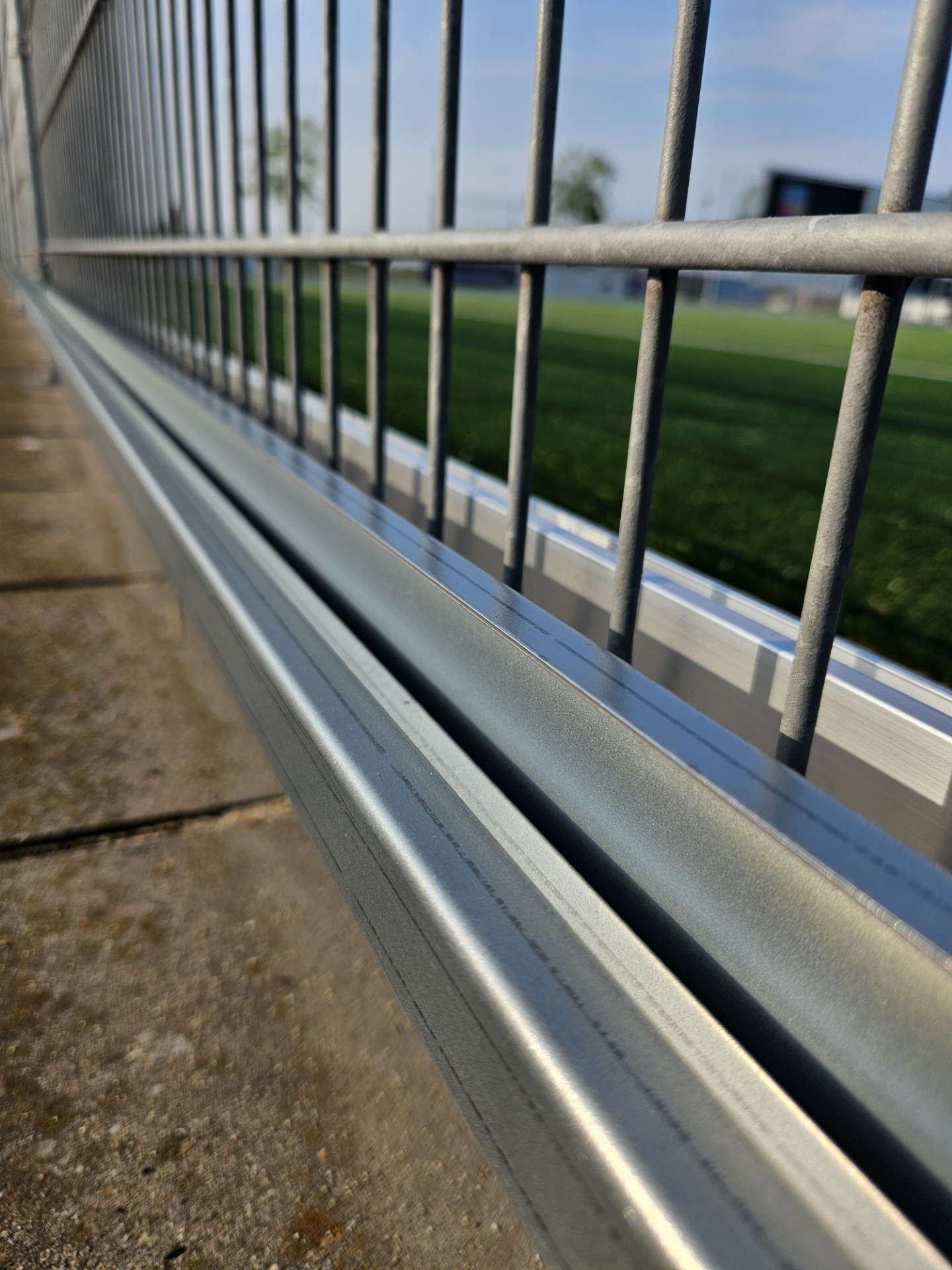 Profilé d'enseigne publicitaire en acier galvanisé (au mètre)