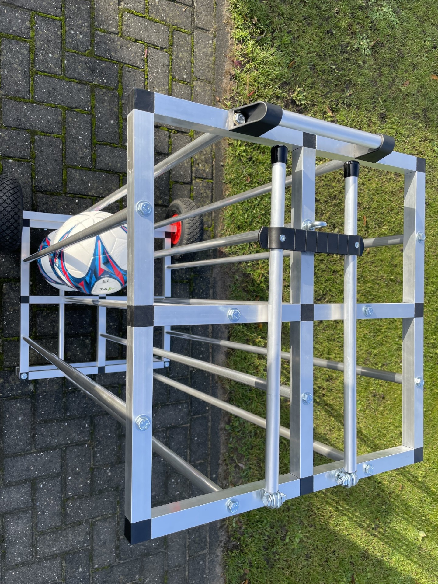 Balcontainer voor 20 volleyballen in maat 5