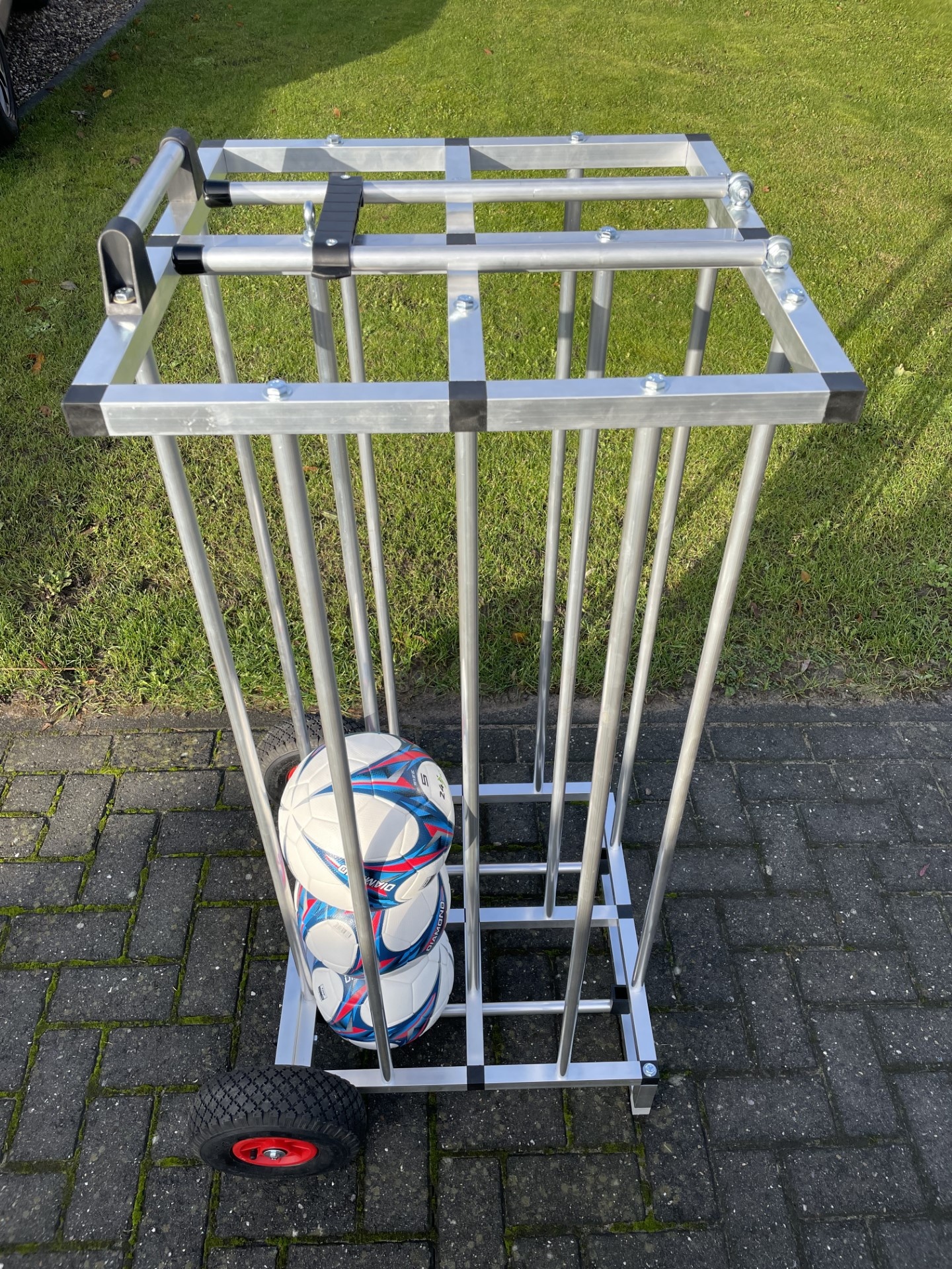 Balcontainer voor 20 volleyballen in maat 4