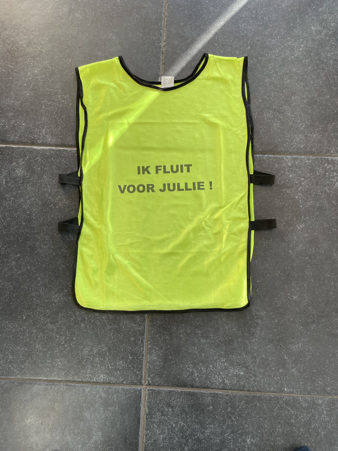 Scheidsrechters hesje met opdruk "IK FLUIT VOOR JULLIE"