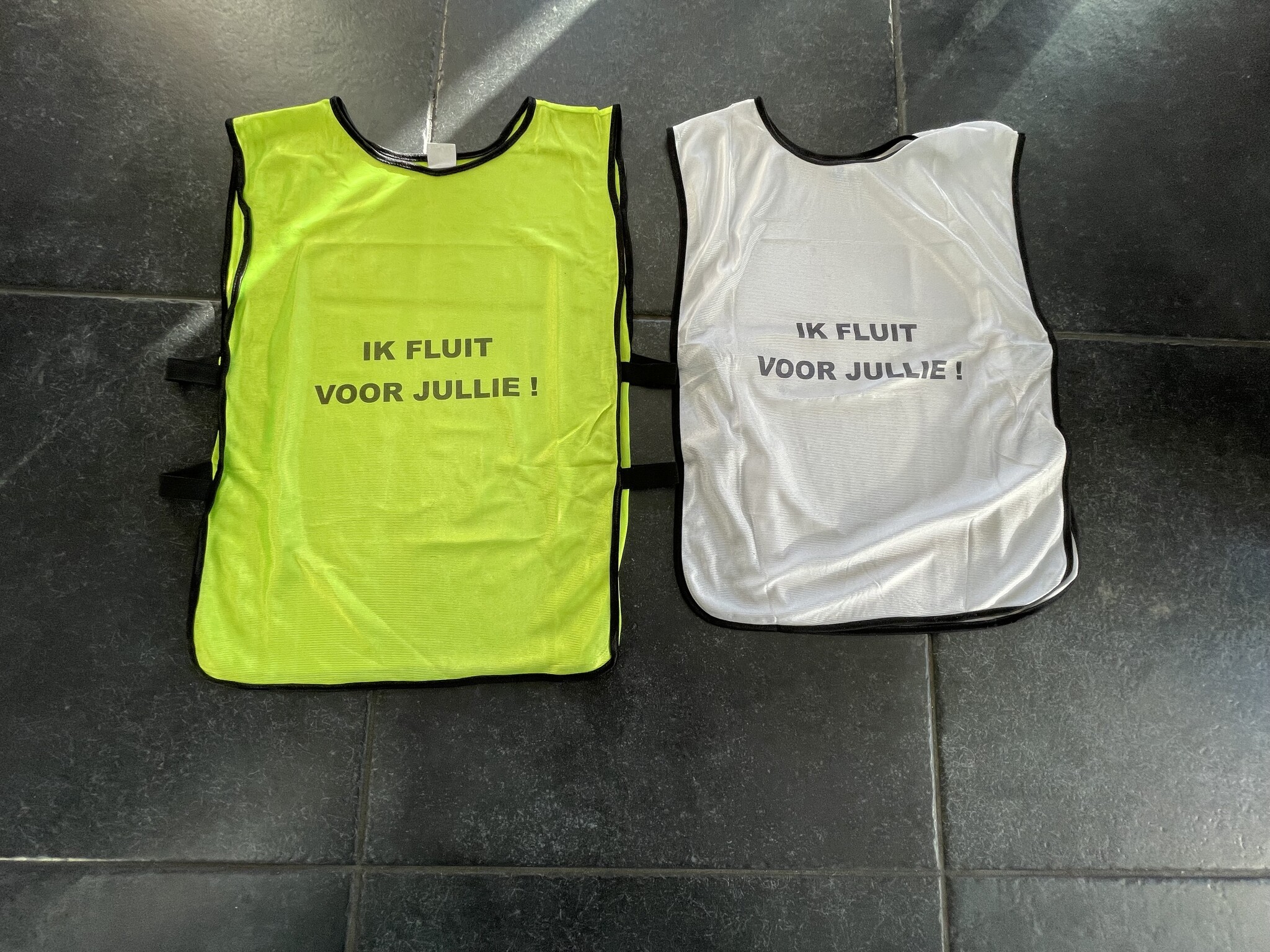 Scheidsrechters hesje met opdruk "IK FLUIT VOOR JULLIE"