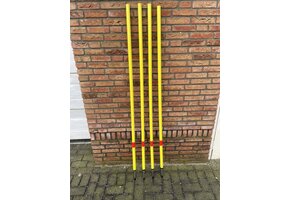 Ensemble de drapeaux d'angle : 4 poteaux jaunes avec drapeau d'angle rouge