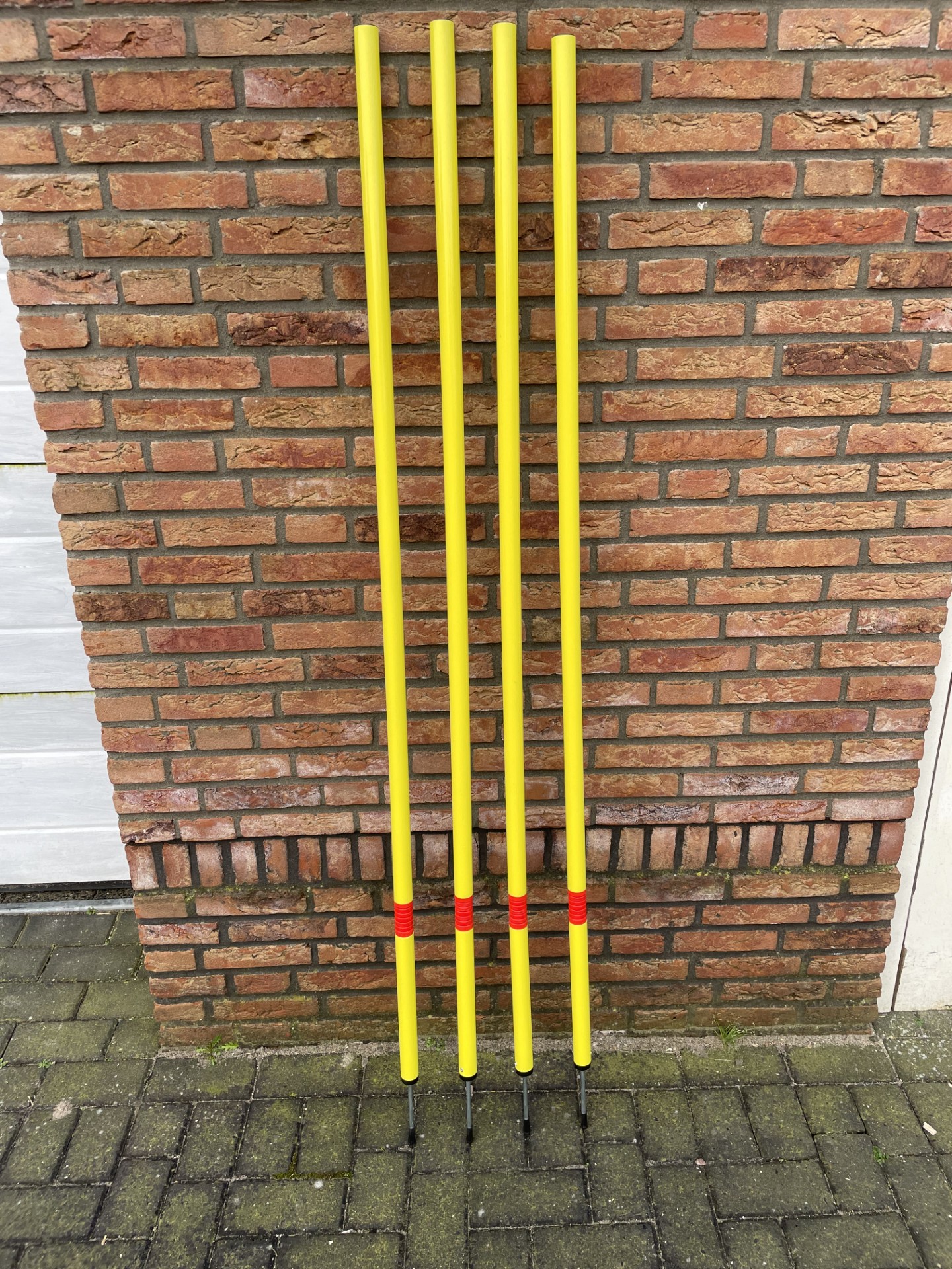 Hoekvlaggen set: 4x gele stok met rode cornervlag