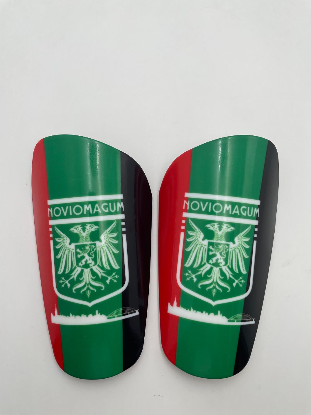 Scheenbeschermers met clublogo en sleeves