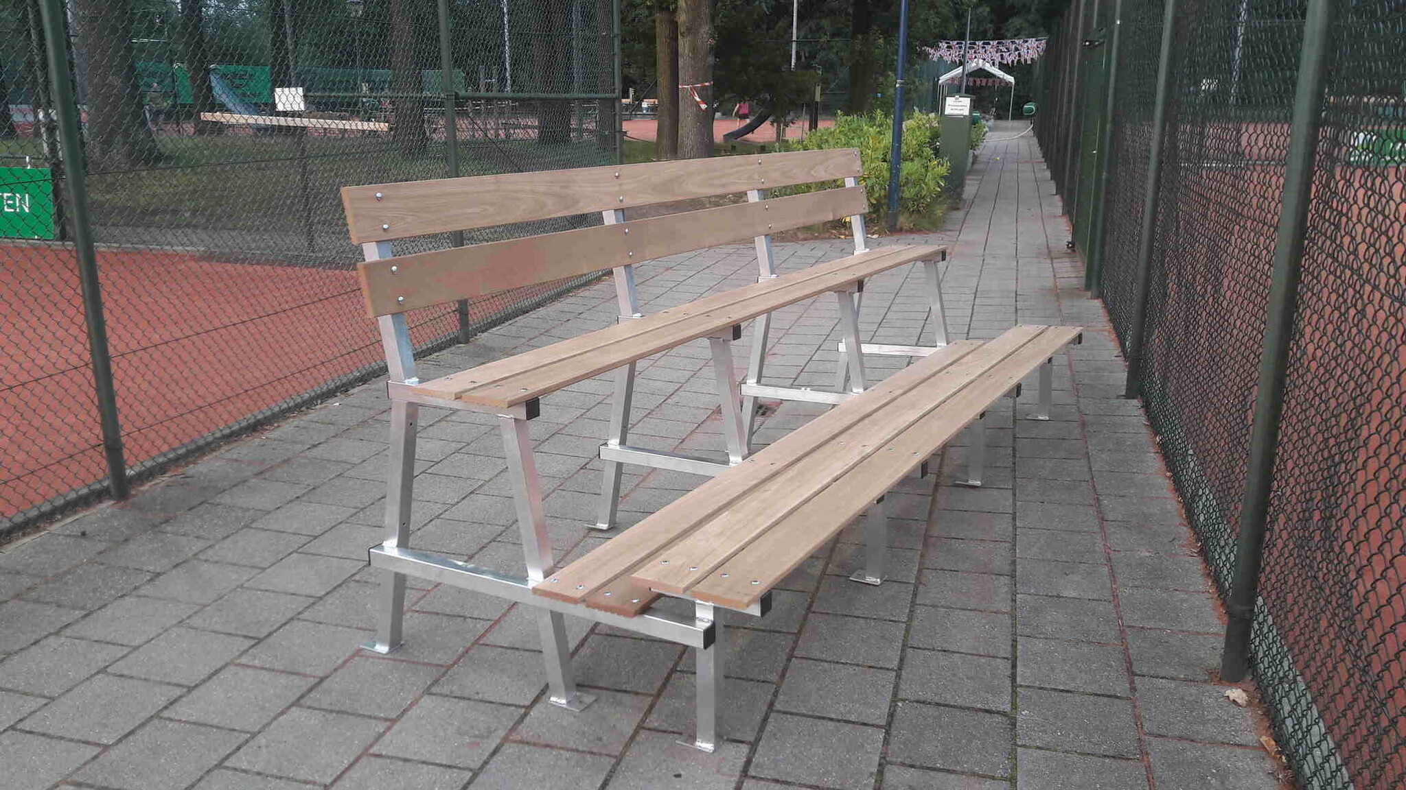 Tandem tribunebank hout