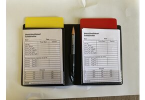 Kaartenset: Rode kaart, Gele Kaart, Notitieblok en potlood