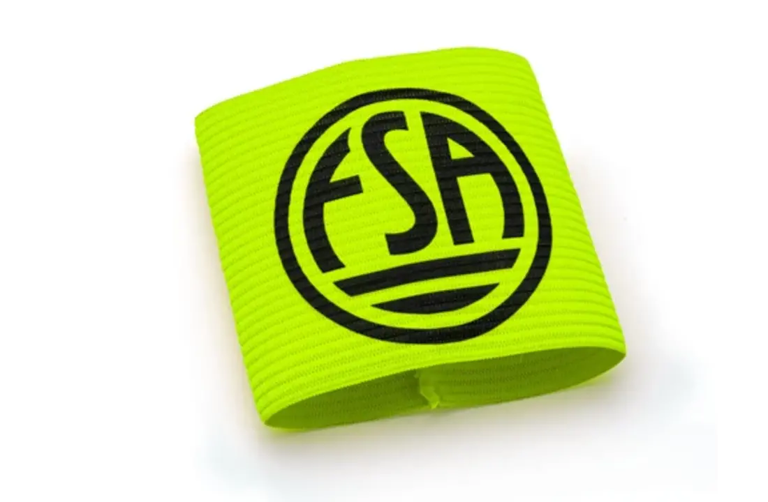 Aanvoerders band bedrukt 5x Fluor geel