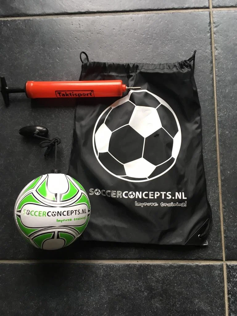 Mini ballon de football: Petit ballon de football (taille 3) sur une corde pour un entraînement sans fin avec sac à dos et pompe
