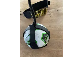 Voetbalvaardigheidstrainer met mini bal maat 2