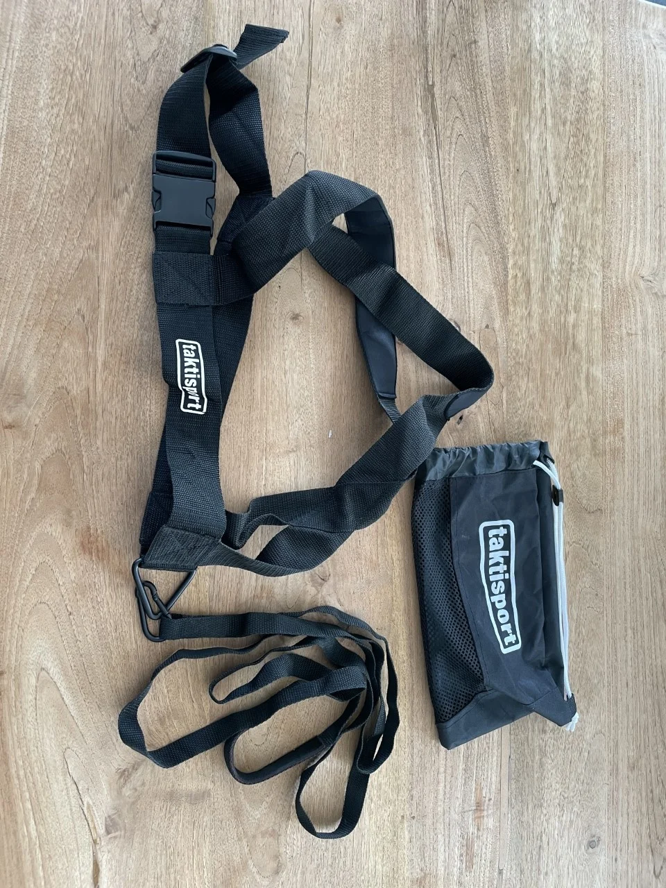 Weerstandsharnas met schoudergordels