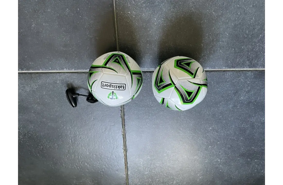 Mini Bal + Mini Soccer Bal aan koord in draagtas
