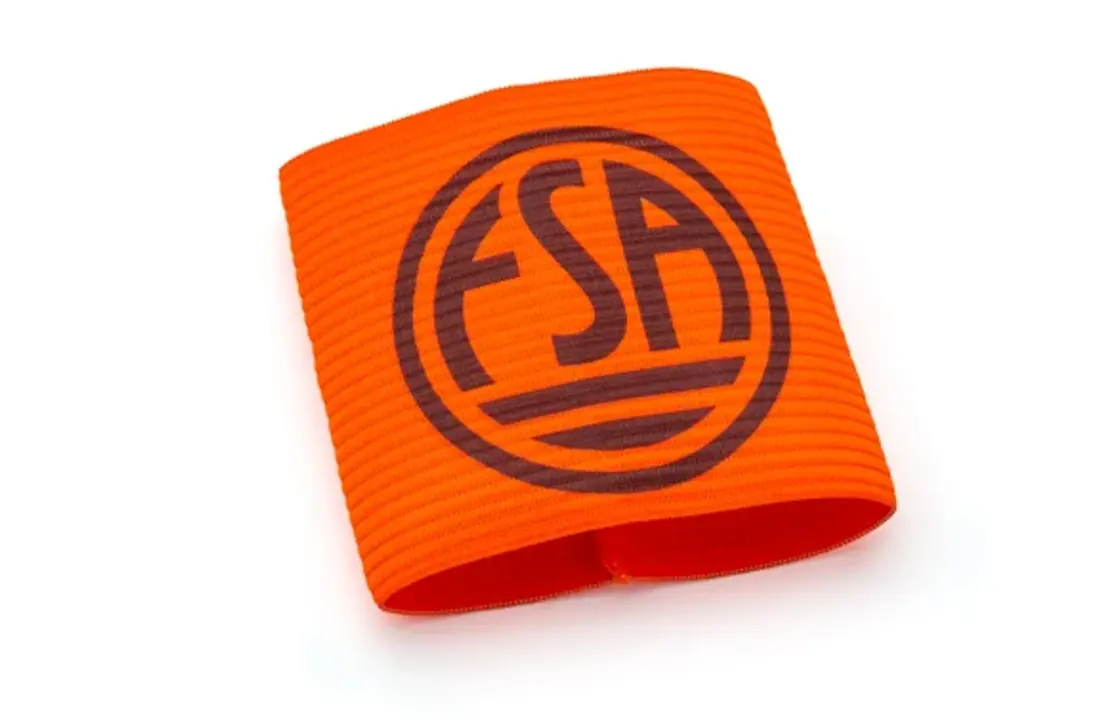 Aanvoerdersband 5x bedrukt Fluor Oranje