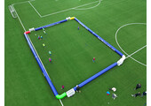 Opblaasbaar voetbalveld 22m x 17m voor 4 doeltjes