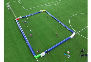 Terrain de football gonflable 22m x 17m pour 4 buts