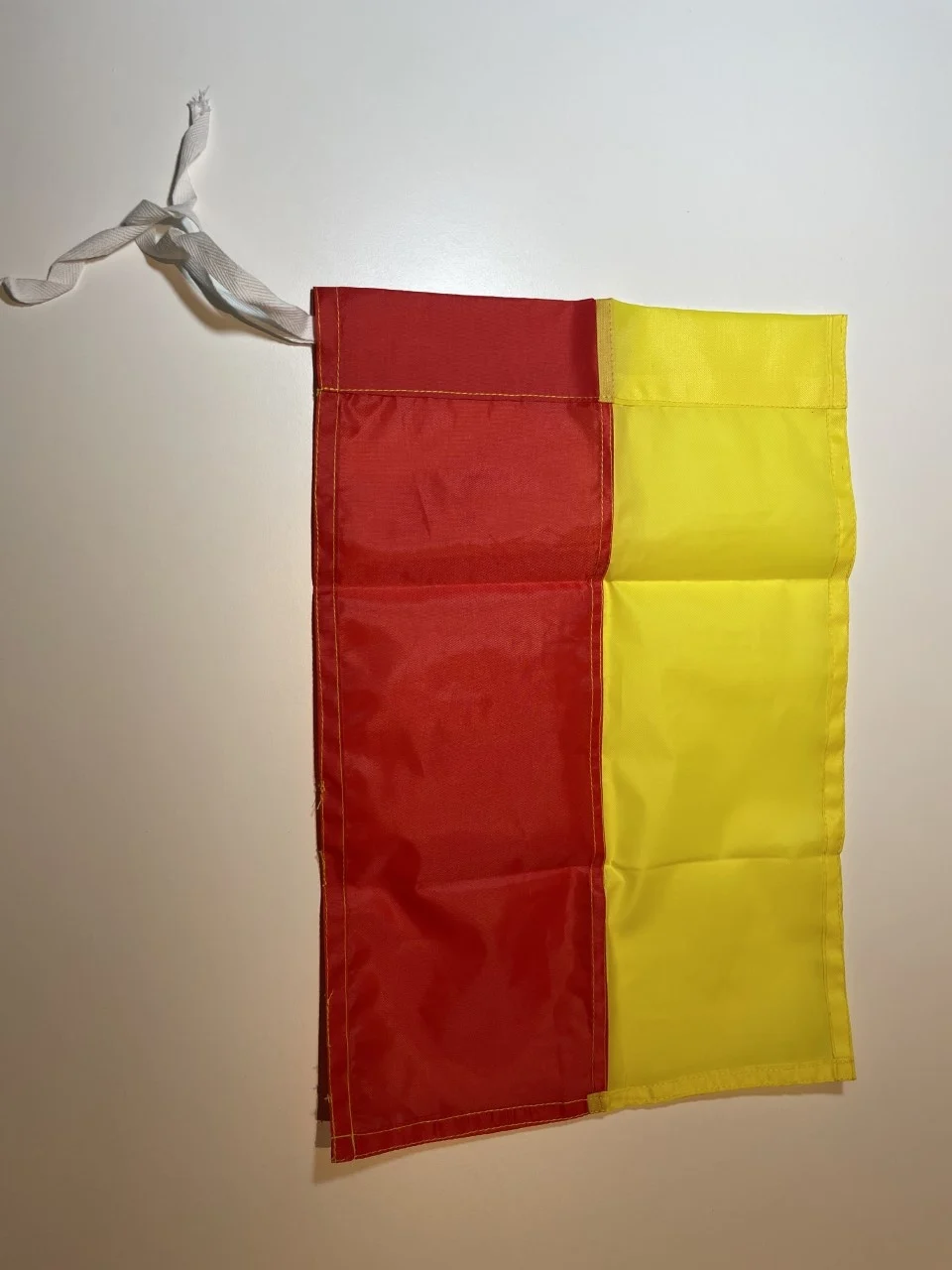 Losse Cornervlag of Hoekvlag Geel Rood
