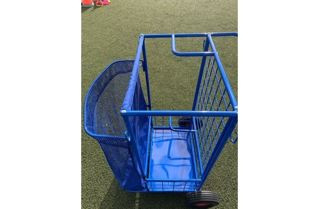 Chariot à matériel et chariot à ballon de football