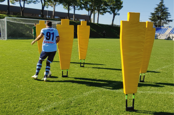Oefenmuur Senior met 5 Vrije trap poppen