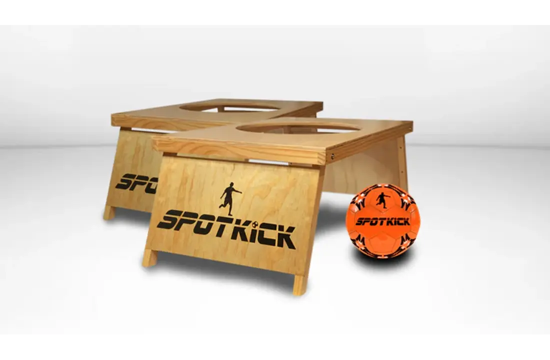 Spotkick: set van 2 houten doel poortjes met een gat aan de bovenkant