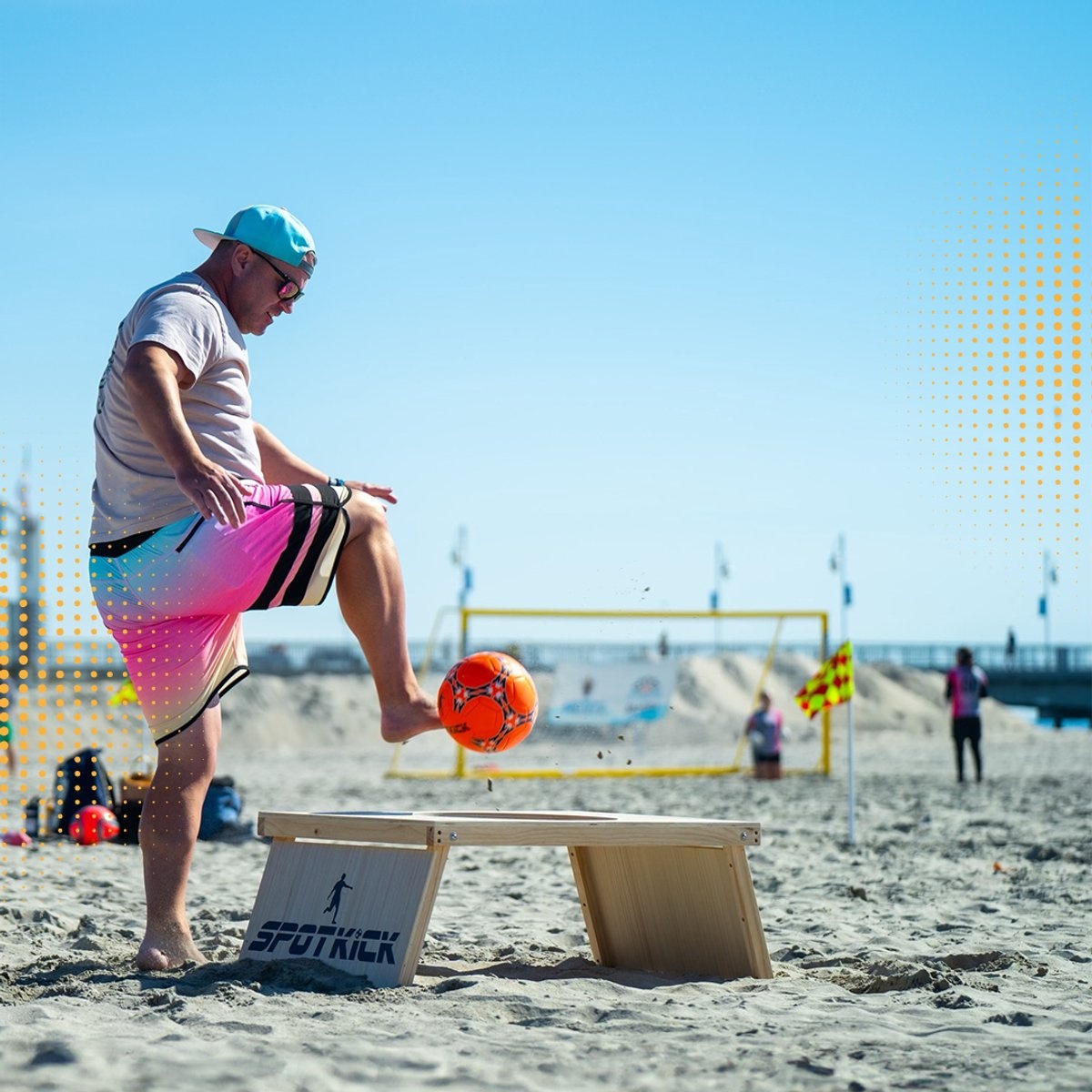 Spotkick: set van 2 houten doel poortjes met een gat aan de bovenkant