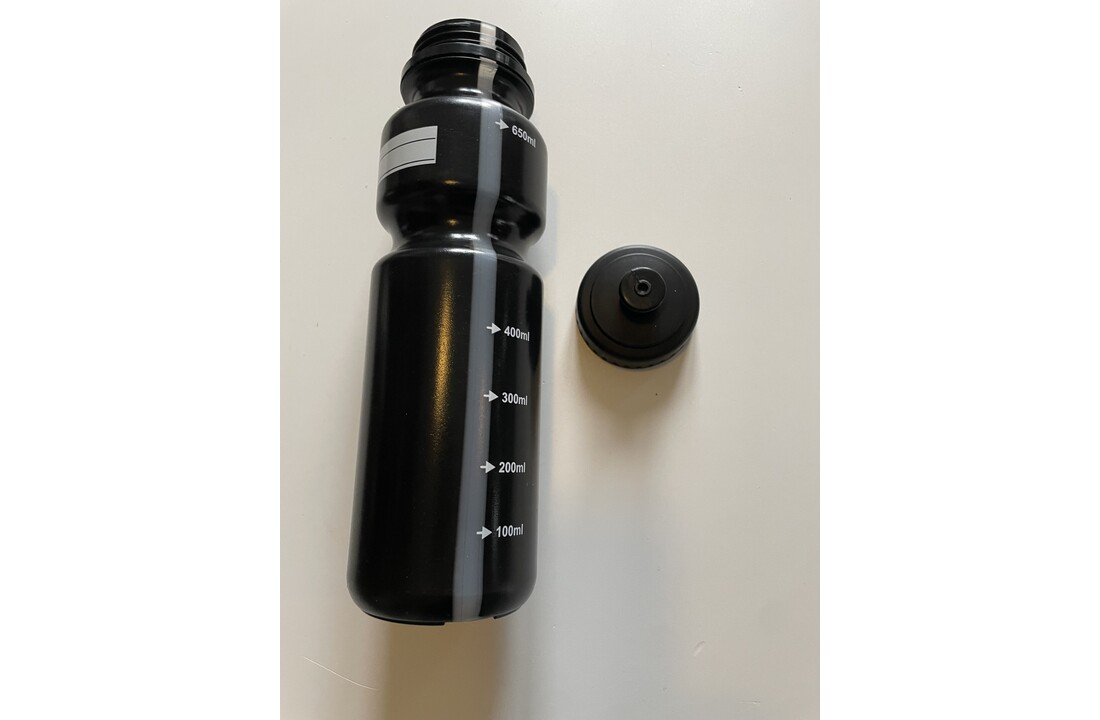 Bidon 750 ml Zwart met maatverdeling, zichtstreep en etiket