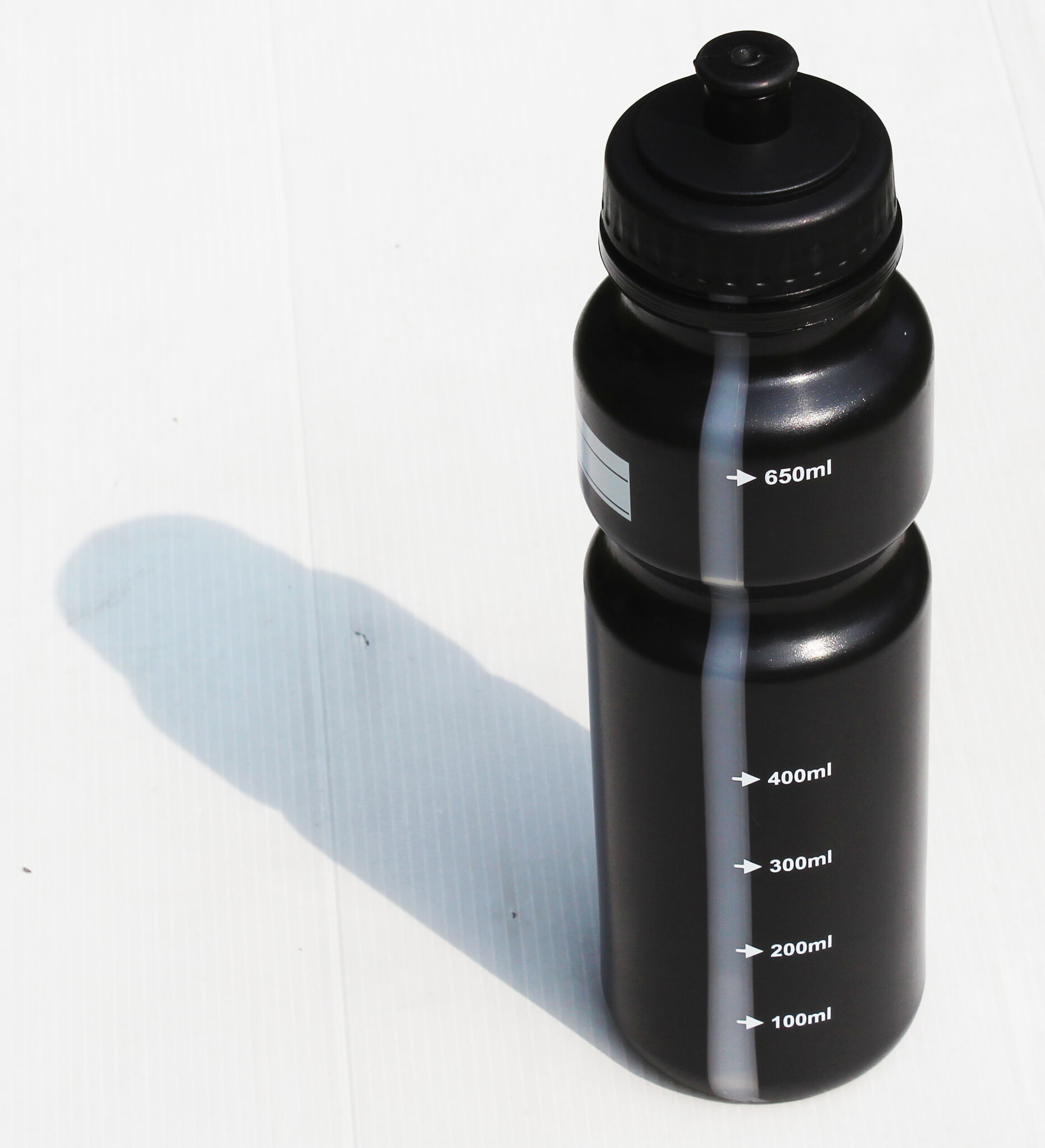 Bidon 750 ml  Zwart met maatverdeling, zichtstreep en naam plaatje