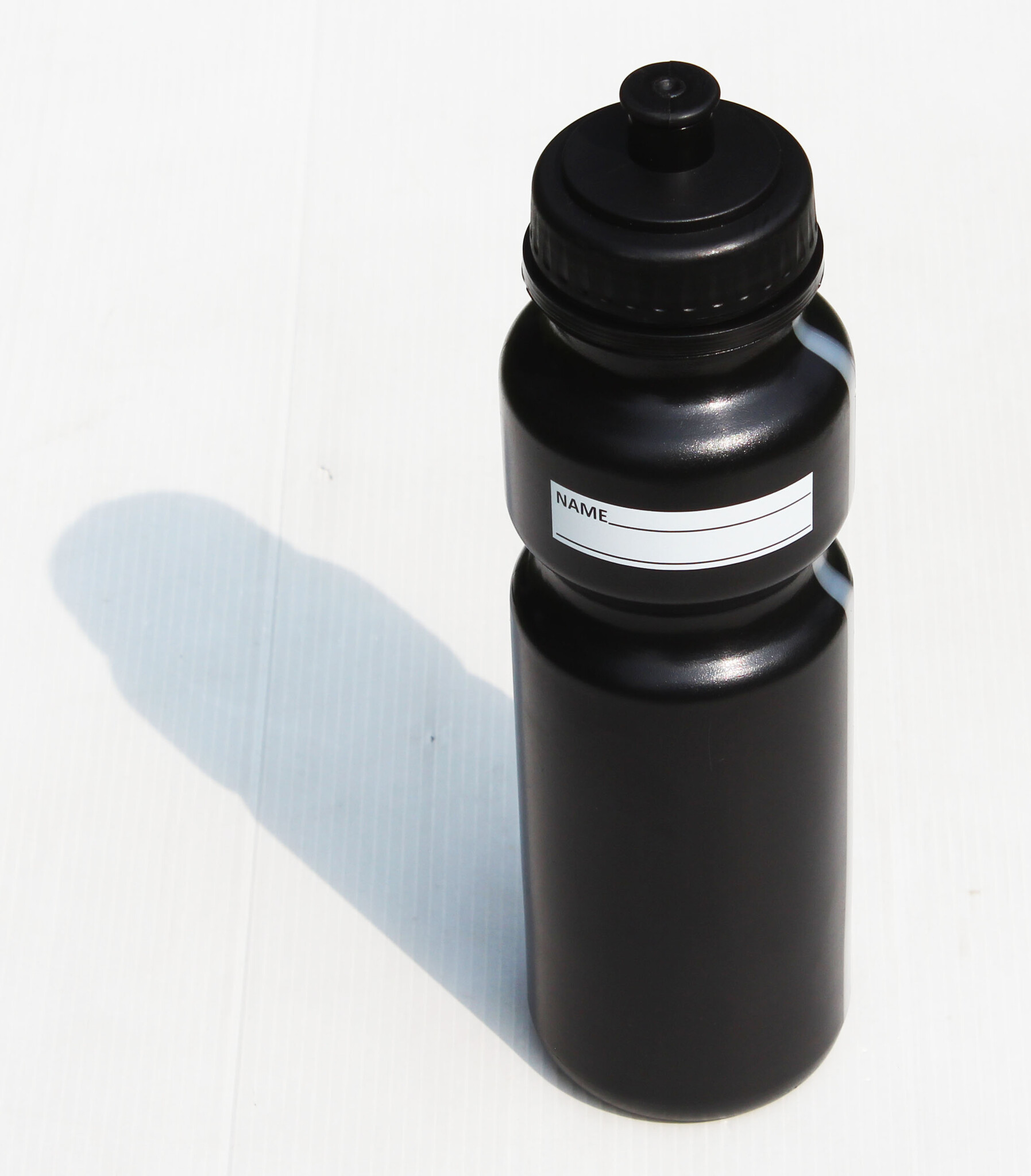 Bouteille noire de 750 ml avec graduation, ligne de visée et étiquette