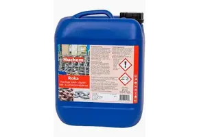 Des poteaux de but et des panneaux publicitaires plus propres