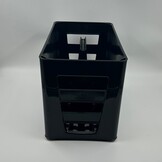 Caisse noire contenant 12 bouteilles d'eau noires