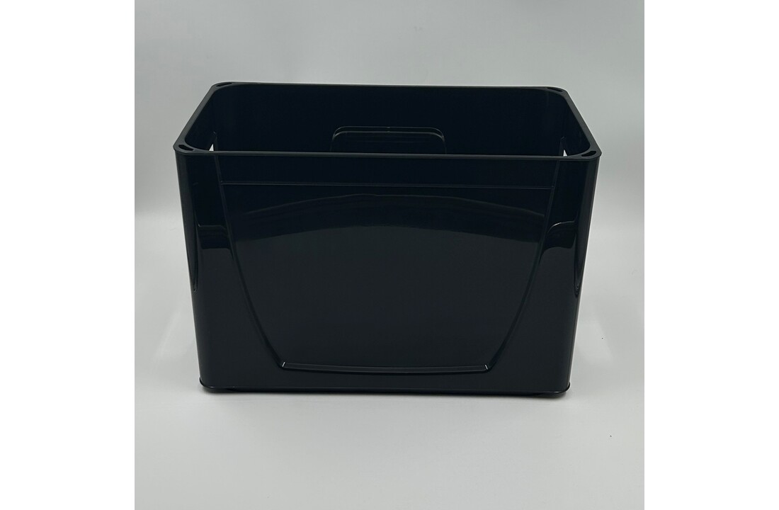 Caisse noire contenant 12 bouteilles d'eau noires