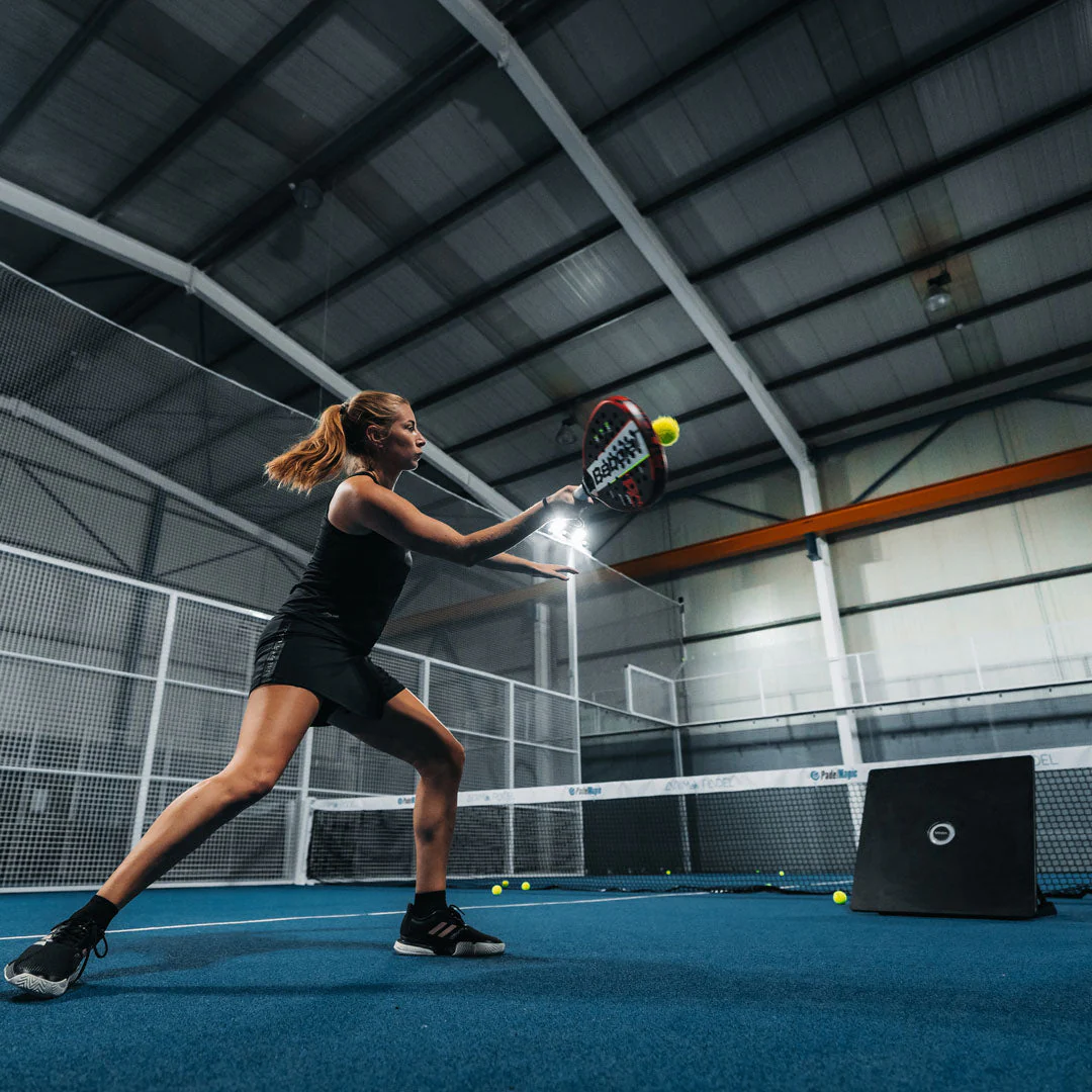 Voon Padel of Tennis Rebounder met reactie licht