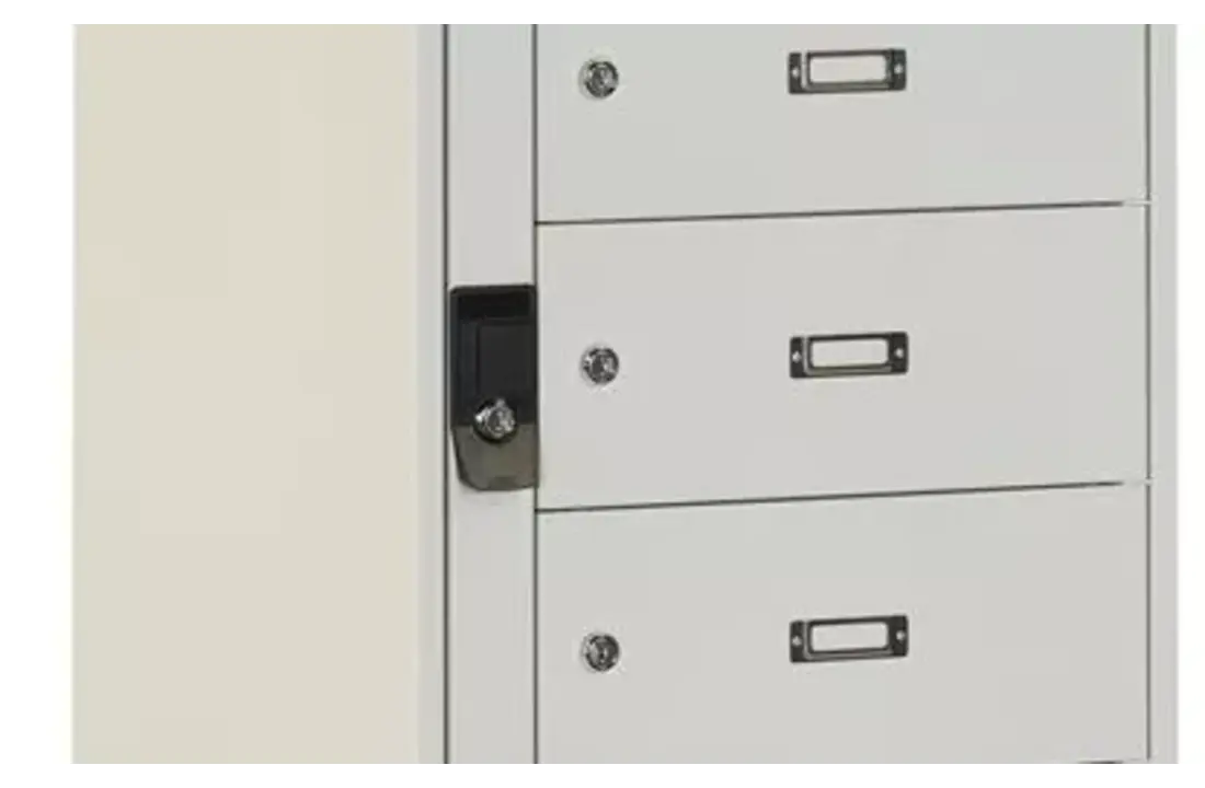 Armoire de distribution de vêtements Beta avec porte centrale et 10 compartiments