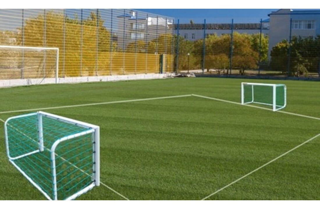 Terrains de football délimitant 150 m