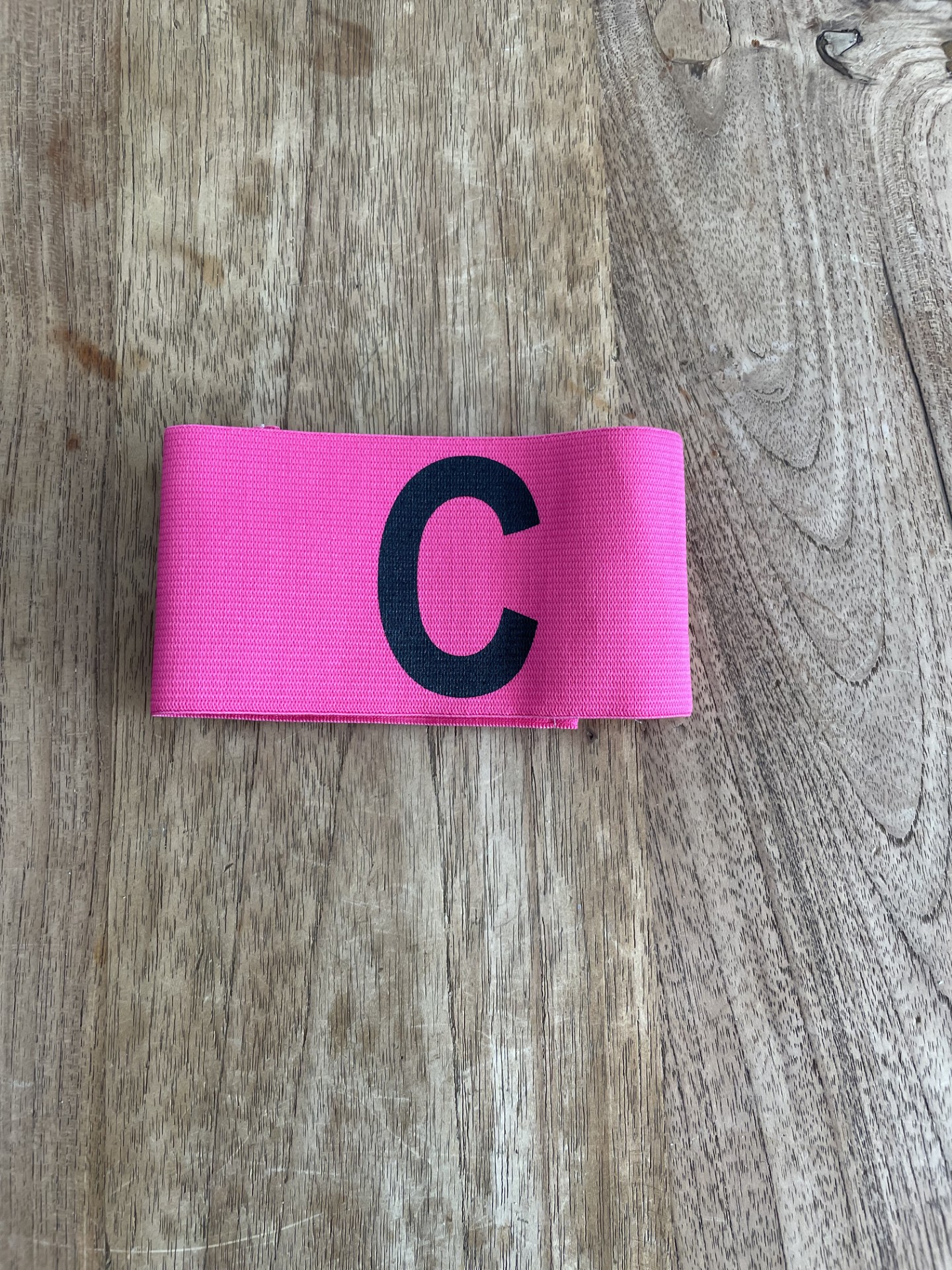 Brassard de capitaine de football féminin rose avec fermeture Velcro