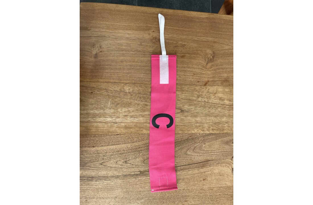 Brassard de capitaine de football féminin rose avec fermeture Velcro