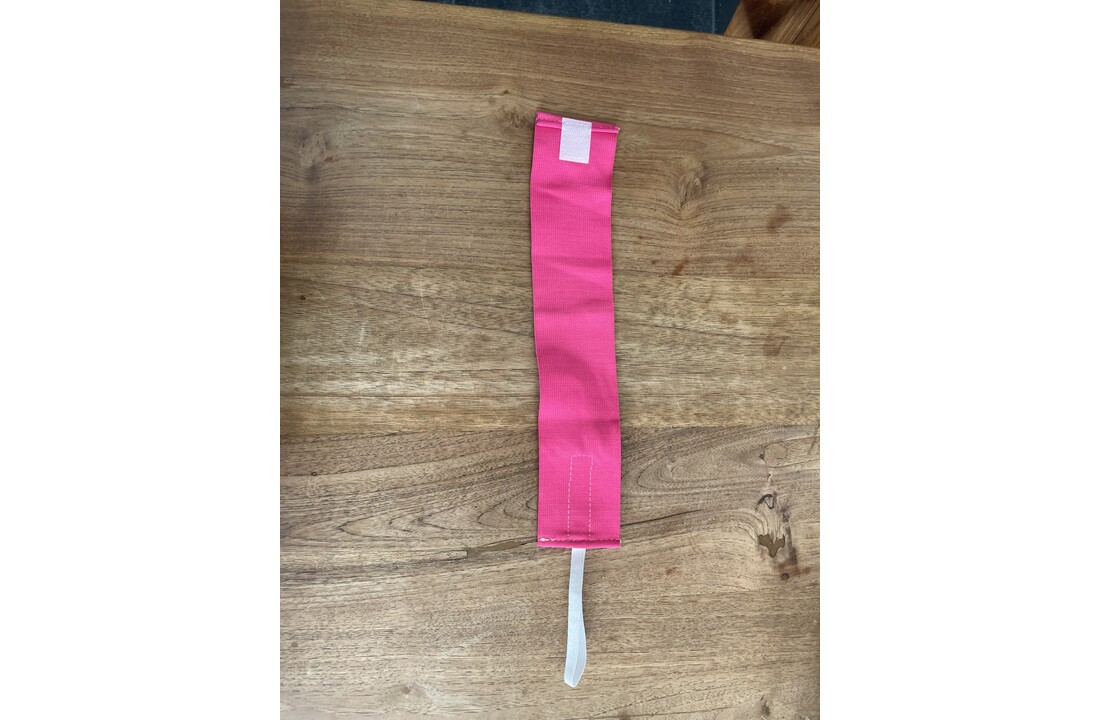 Brassard de capitaine de football féminin rose avec fermeture Velcro