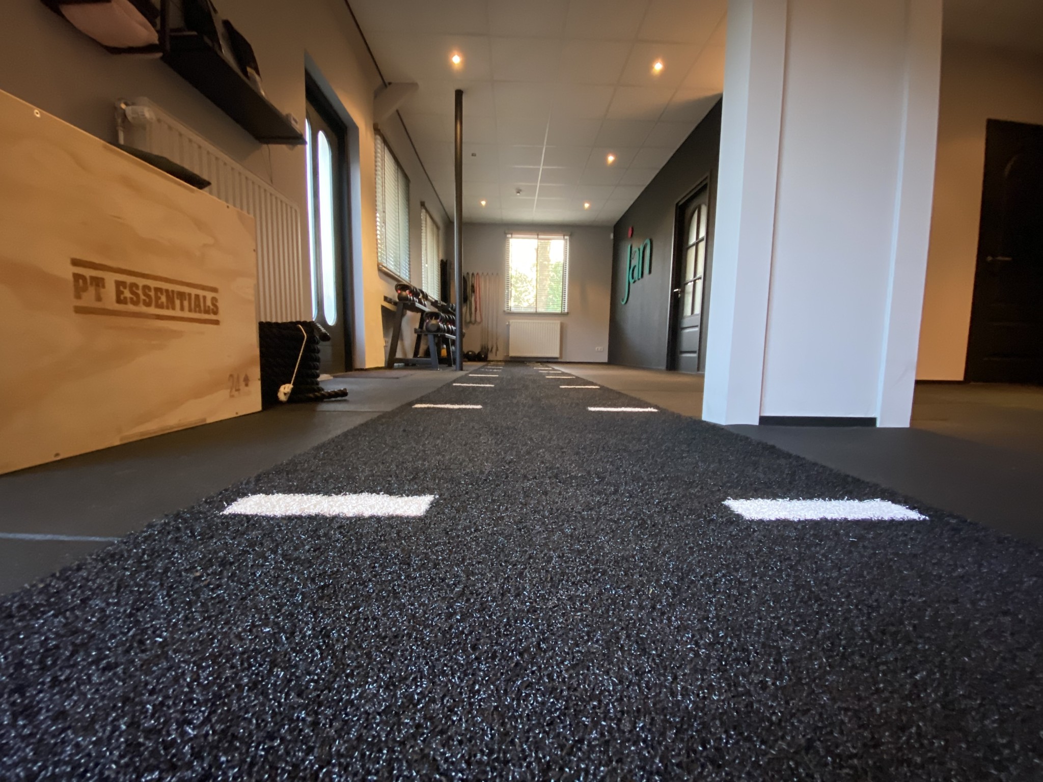 PTessentials 100x100x2 multiplay sprinttrack op rubber met streep afbeelding